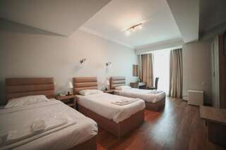 Отель L Plaza Hotel Тбилиси Стандартный трехместный номер-2