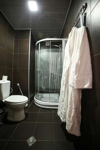 Отель L Plaza Hotel Тбилиси Семейный номер с балконом-6