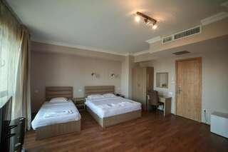 Отель L Plaza Hotel Тбилиси Семейный номер с балконом-7