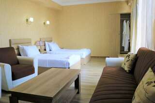 Отель L Plaza Hotel Тбилиси Люкс с видом на город-1