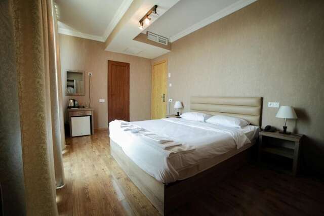 Отель L Plaza Hotel Тбилиси-48